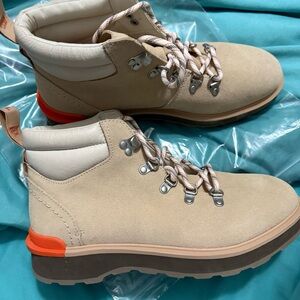 Sorel Hi Line Hiker, women’s sz 10, brand new with tag, never worn